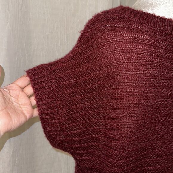 Gloria Vanderbilt PL Burgundy Crewneck Sequined Sleeveless Knit Sweater Vest - Picture 7 of 10